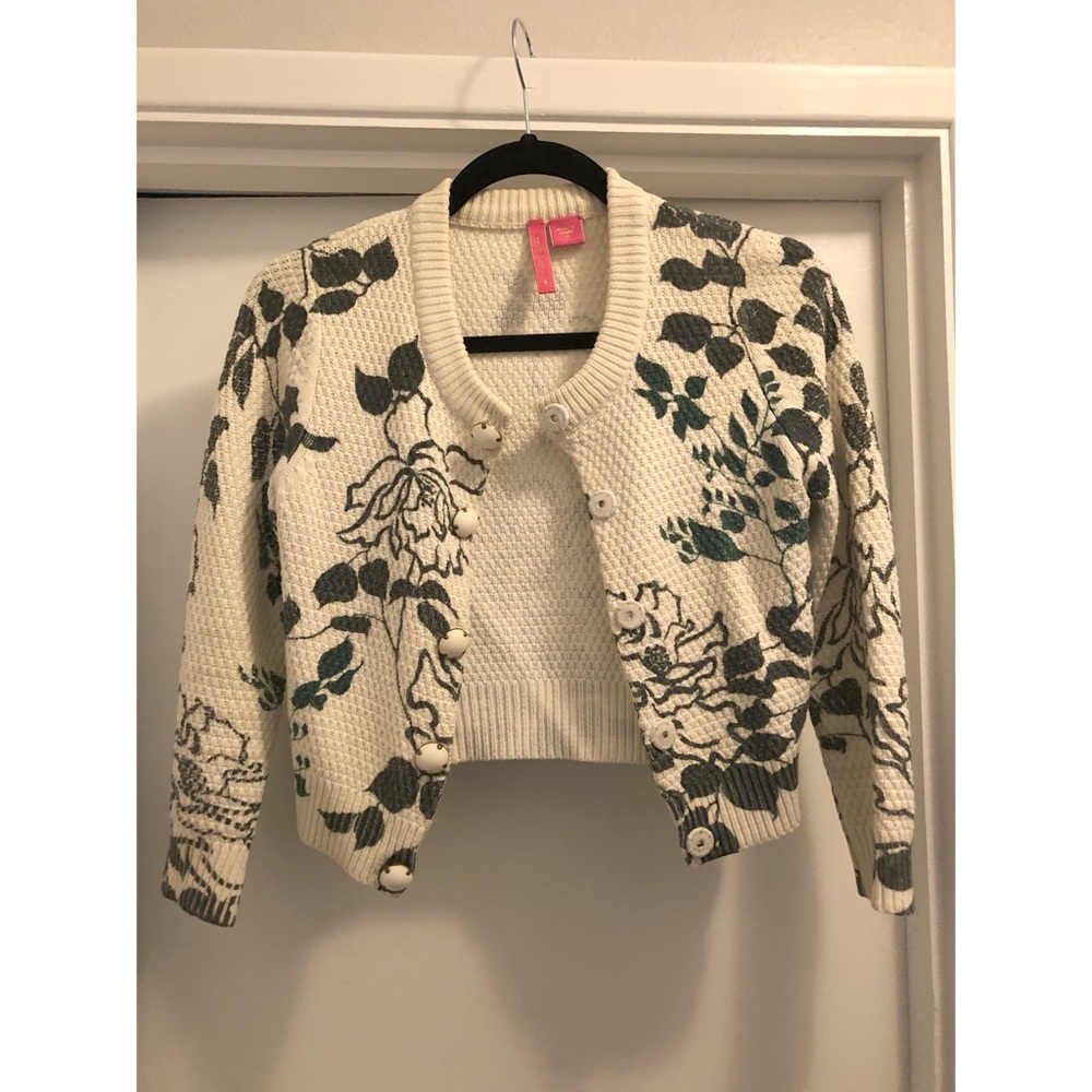 Cute, floral cropped cardigan